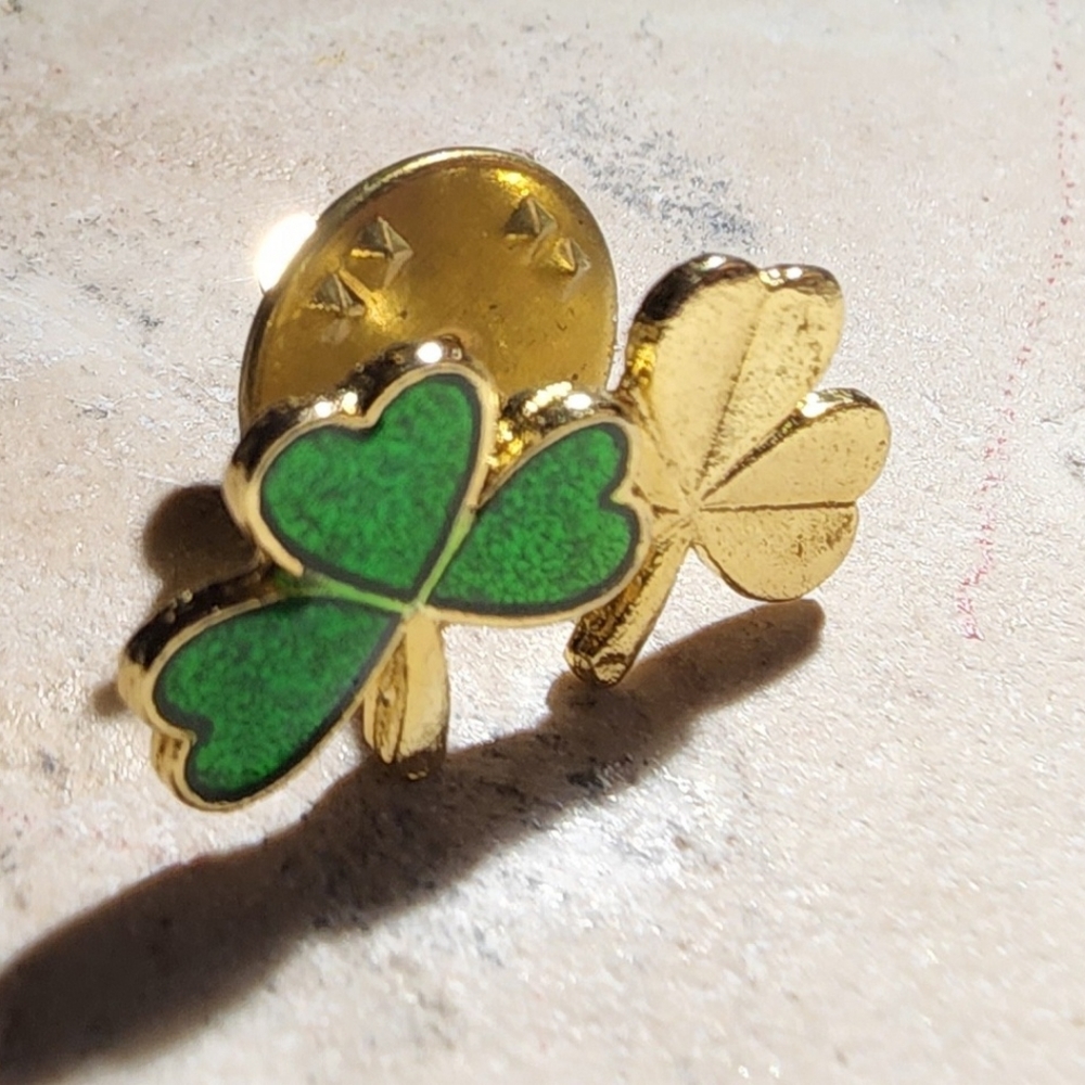 Irish costume jewelry pin double shamrock design one green enameled one gold